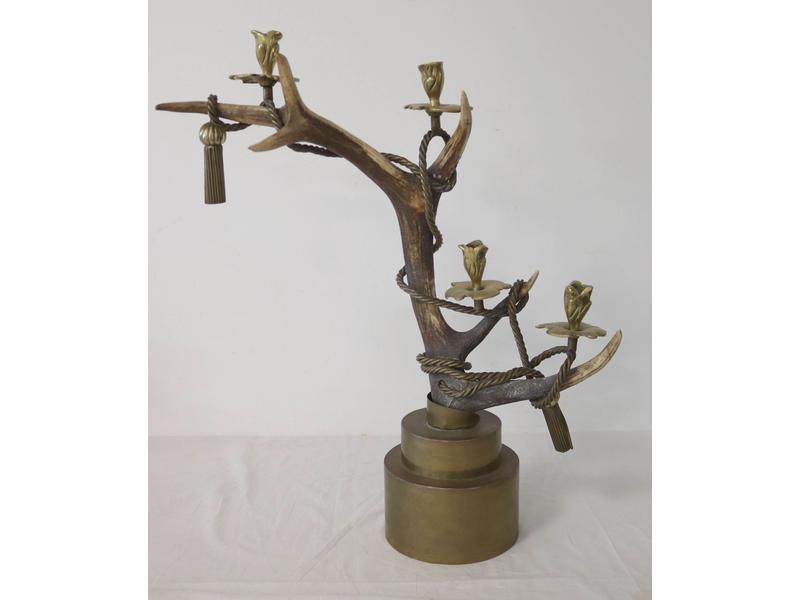 ORIGINAL CANDELABRE formé d'un bois de cerf...