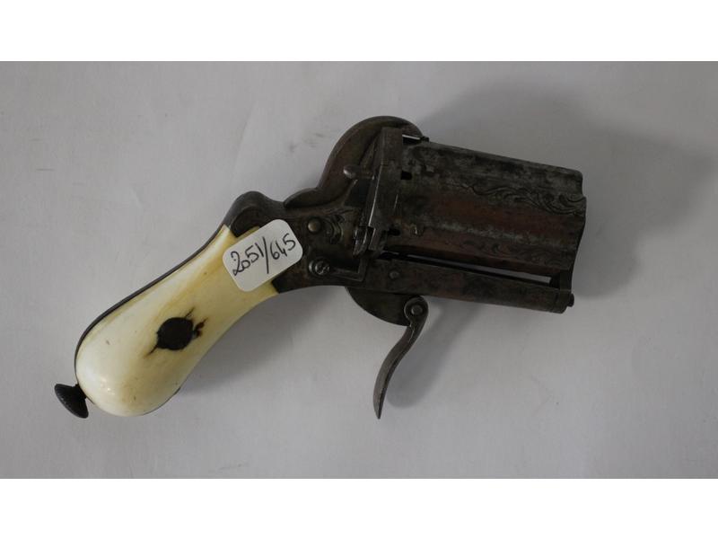 REVOLVER poivrière à broche, 6 coups, calibre...