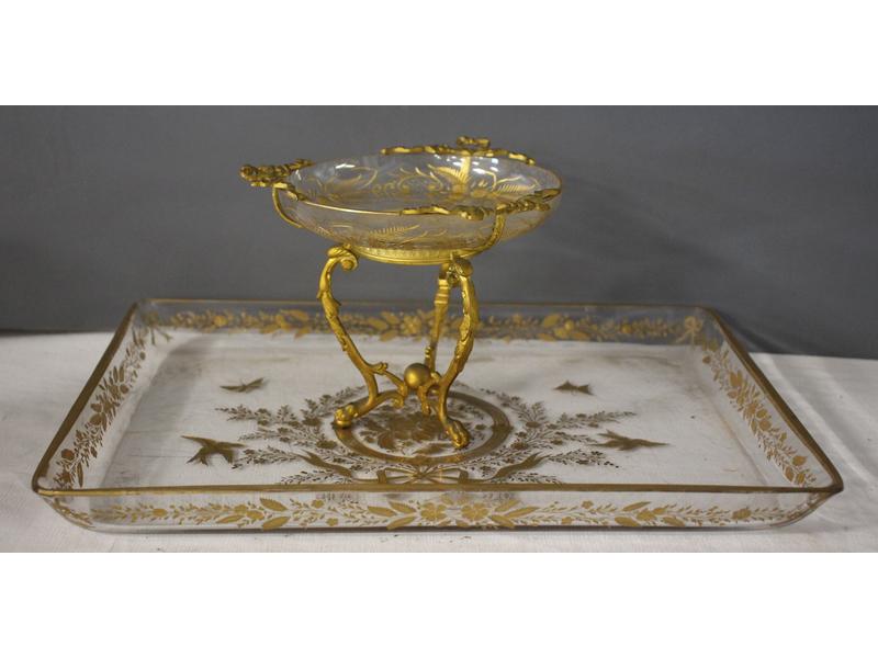 BAGUIER et PLATEAU rectangulaire en cristal...