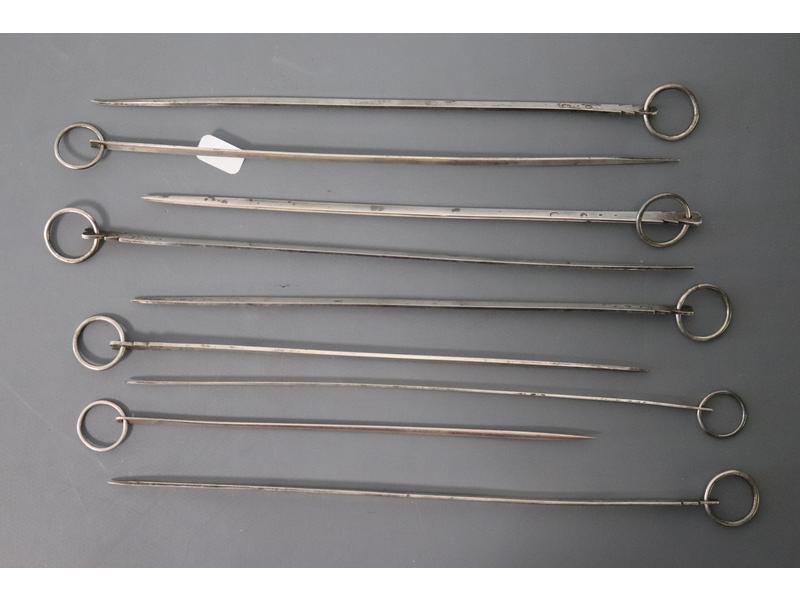NEUF PIQUE-A-BROCHETTES en argent (950 et...