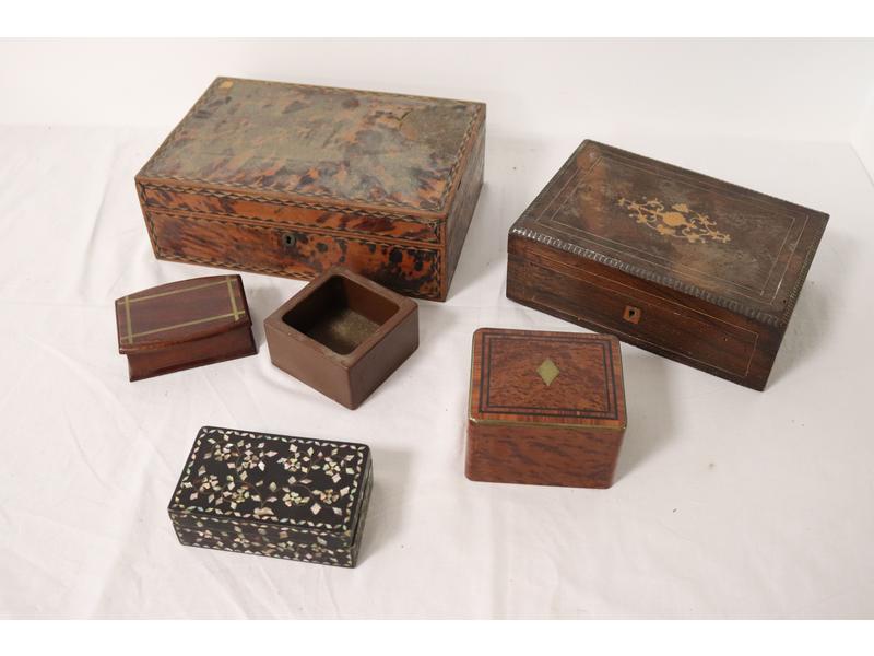 LOT DE QUATRE BOÎTES rectangulaires formant...