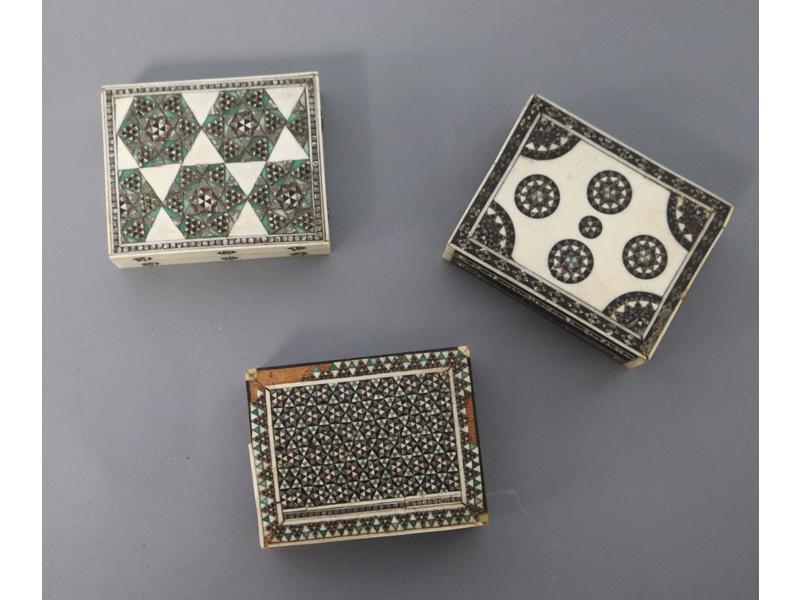 TROIS PETITES BOÎTES A PILLULE rectangulaire...