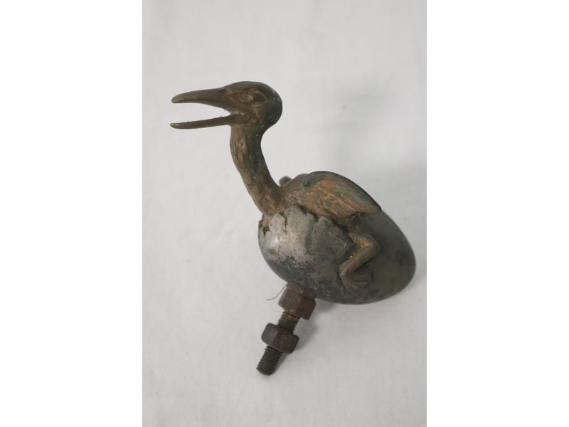 FIGURINE en bronze à patine argentée et dorée...