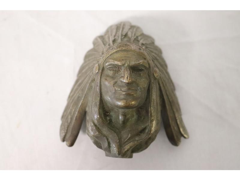 TÊTE DE CHEF INDIEN en bronze anciennement...