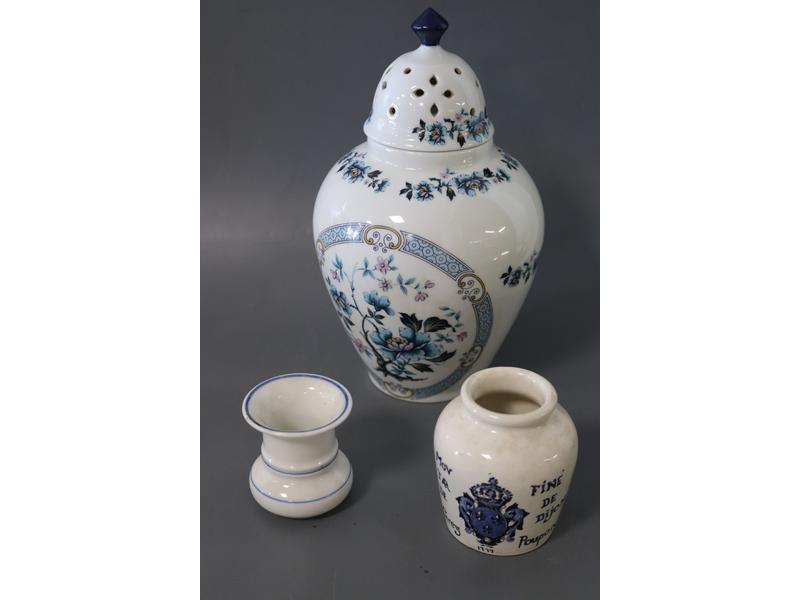 VASE couvert formant pot-pourri en porcelaine...