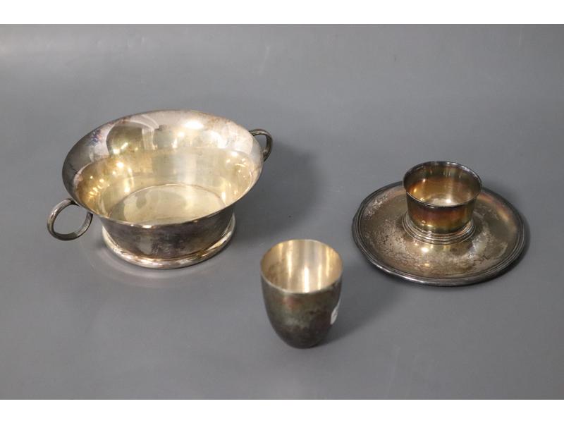 LOT en argent comprenant COQUETIER, VERRE...