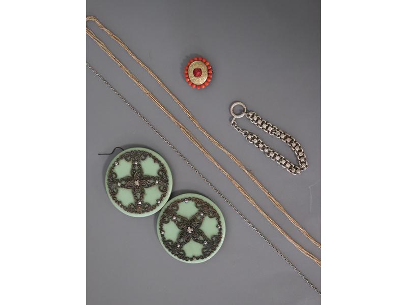 LOT DE BIJOUX ETHNIQUES ET ANCIENS en argent...