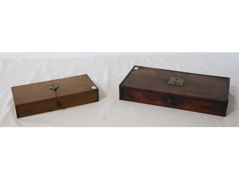 DEUX BALANCES type Roberval base rectangulaire...