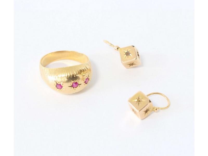 LOT en or (750) comprenant une petite bague...