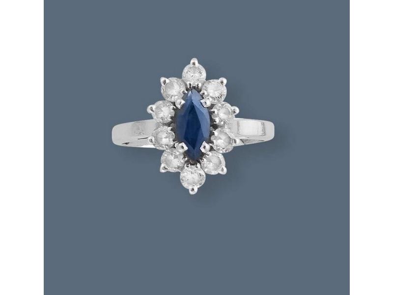 BAGUE marquise en or gris (750) sertie d'un...