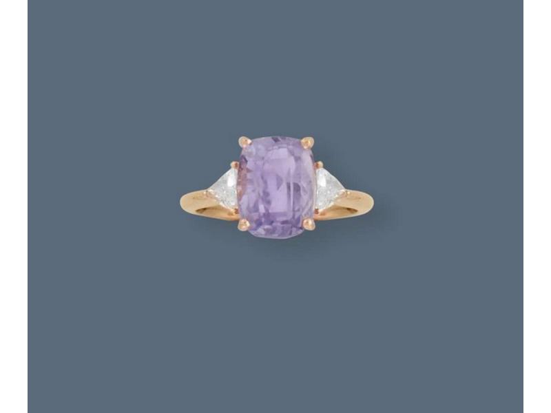 BAGUE en or rose (750) sertie d'un saphir...
