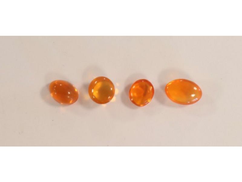 QUATRE CABOCHONS opales de feu
