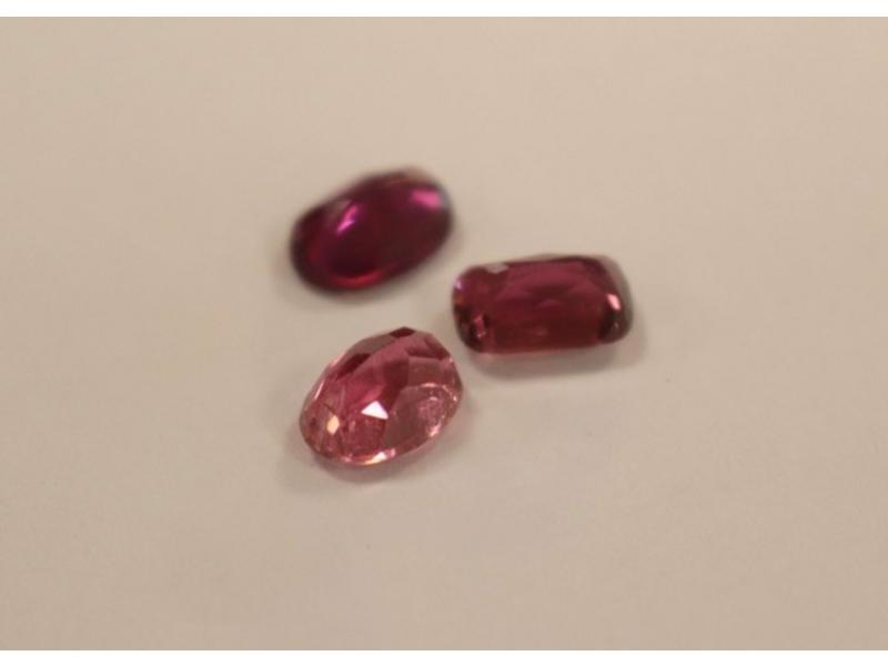 TROIS TOURMALINES roses et violettes (petites...