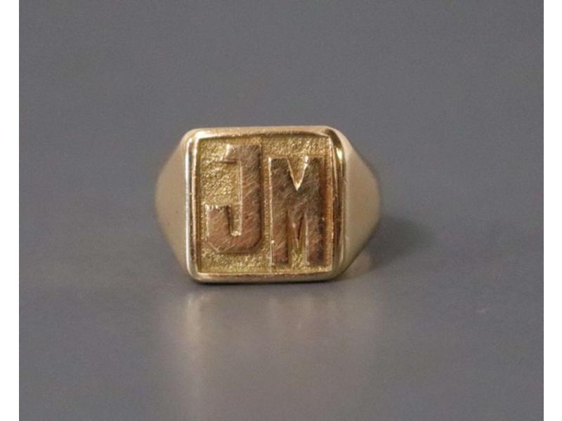 CHEVALIERE en or jaune (750 mm) gravée J...