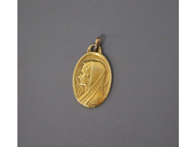 MEDAILLE religieuse ovale en or jaune (750...