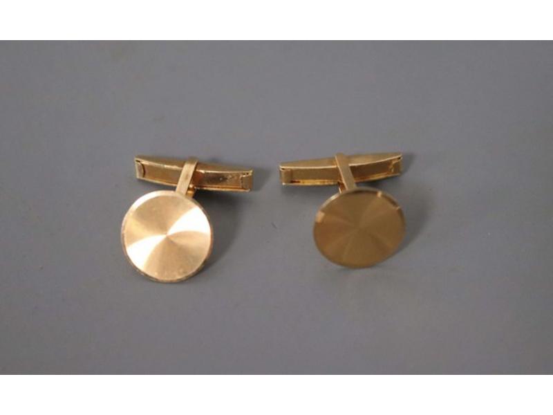 PAIRE DE BOUTONS DE MANCHETTE en or jaune...