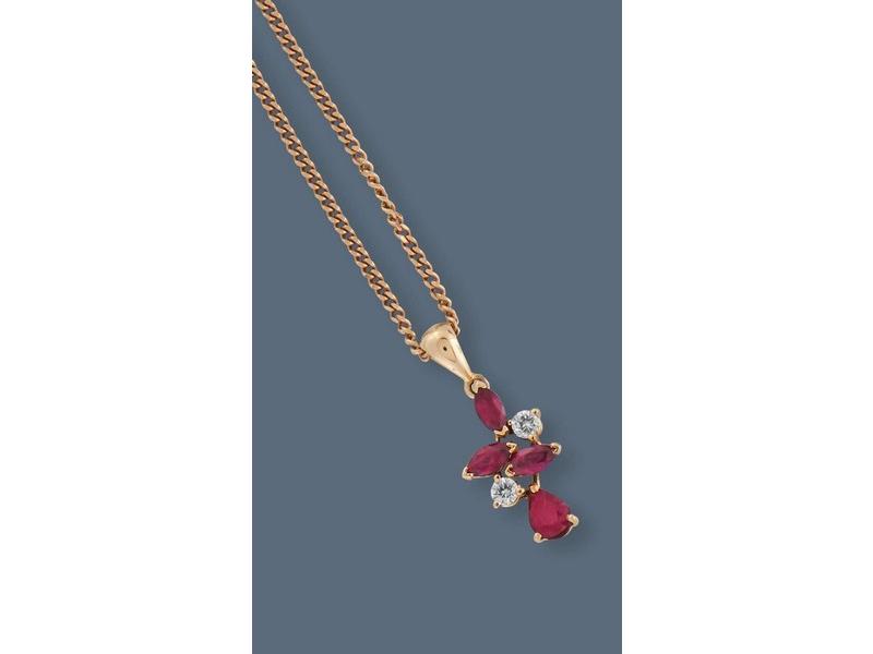 PENDENTIF et CHAÎNE en or jaune (750), orné...