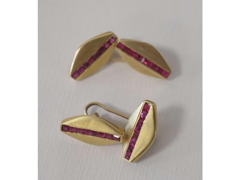 PAIRE DE BOUTONS DE MANCHETTES en or jaune...