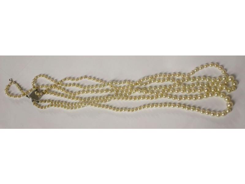 COLLIER trois rangs de perles de culture...