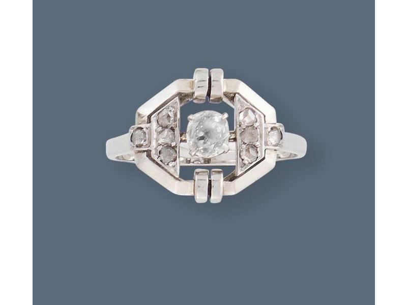 BAGUE en or gris et platine sertie d'un diamant...
