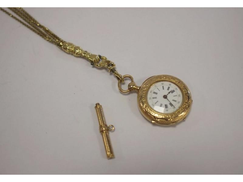 MONTRE DE COL en or jaune (750 mm) ciselé...