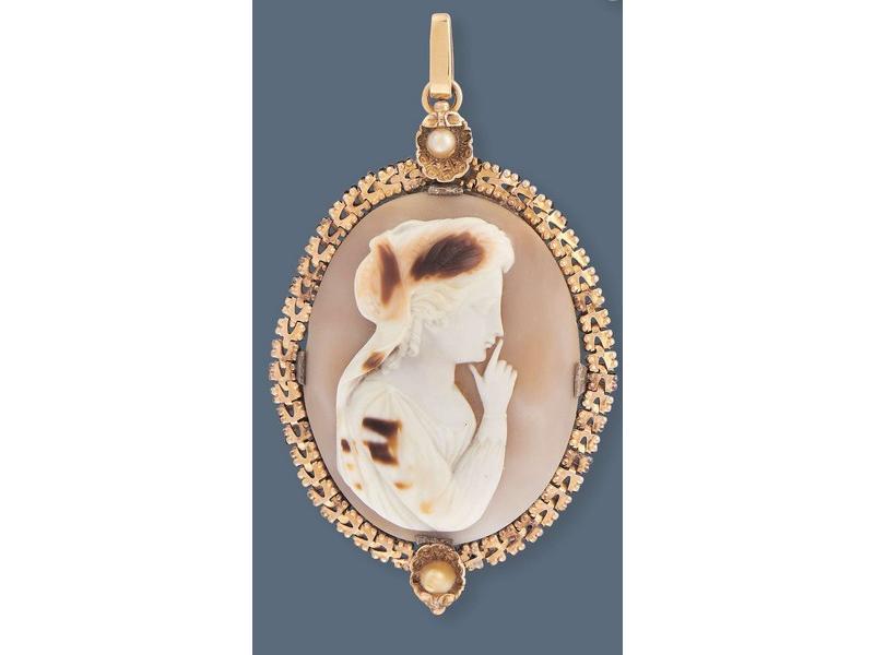 IMPORTANT PENDENTIF CAMEE sur agate à décor...