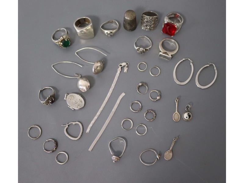 LOT DE DEBRIS argent comprenant : bagues,...