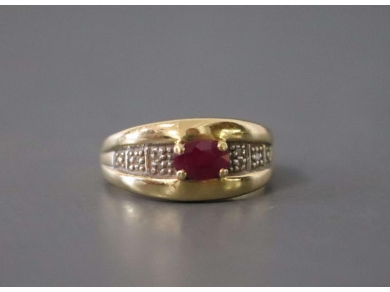 BAGUE en or jaune (750 mm), petits diamants...