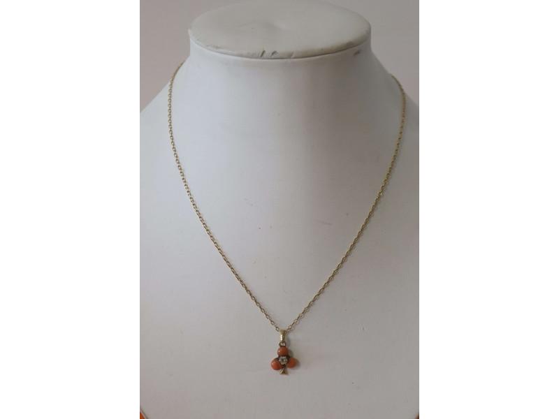 *CHAÎNE en or jaune (750 mm) et SON PENDENTIF...