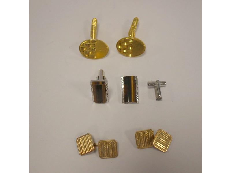 *TROIS PAIRES DE BOUTONS DE MANCHETTES en...