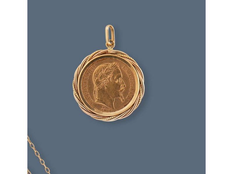 *MEDAILLE ronde en or jaune (750 mm) sertie...