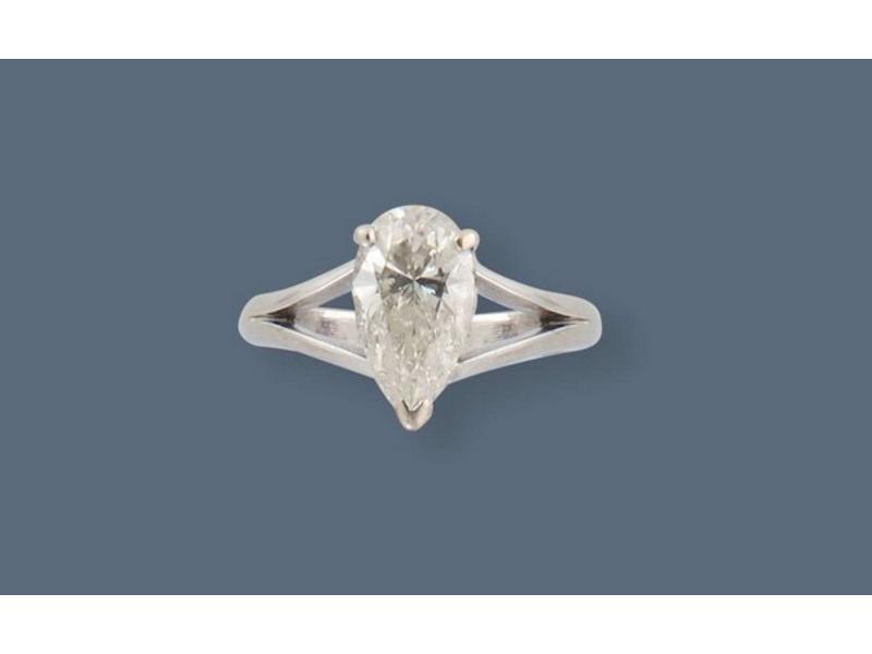 BAGUE en or gris (750) sertie d'un diamant...