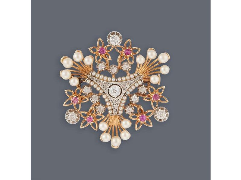 BROCHE ROSACE en or jaune (750) et platine,...