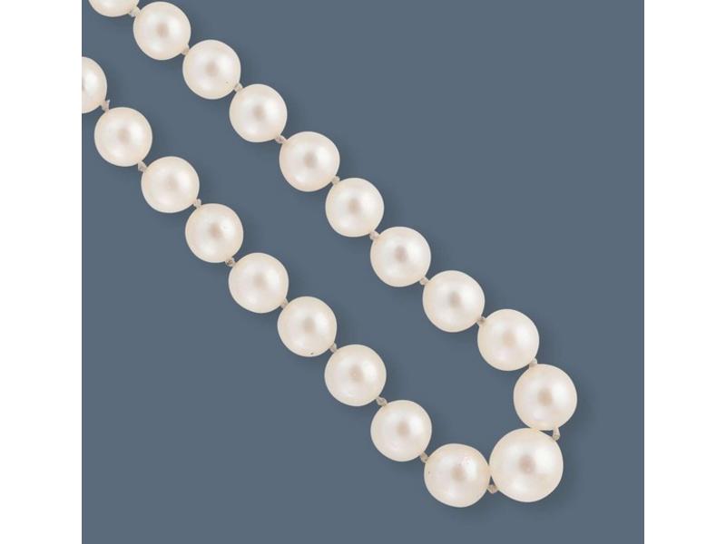COLLIER de perles de culture en légère chute,...