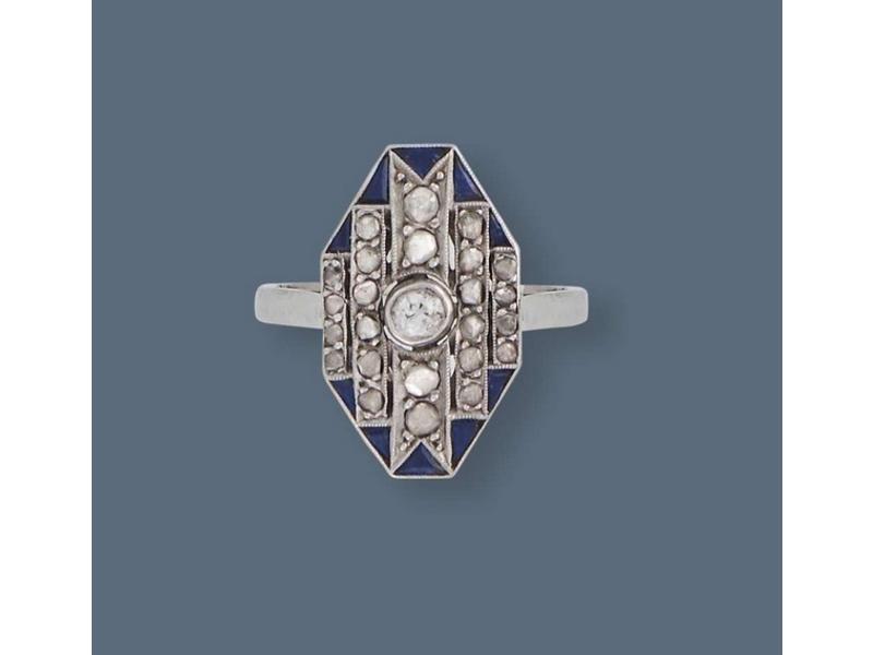 BAGUE en or gris (750) et platine, de forme...