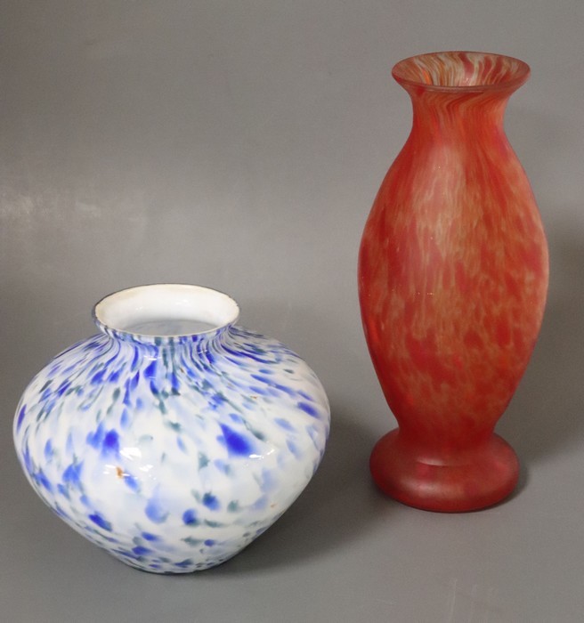 DEUX VASES en verre l'un balustre marmoréen...
