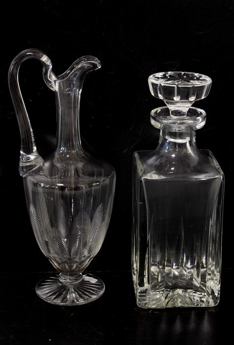 CARAFE À WHISKY en cristal taillé en pointes...
