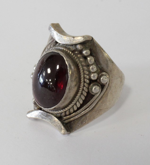 CHEVALIERE en argent et pierre rouge en ...