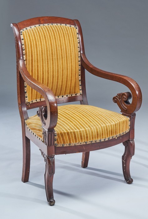 FAUTEUIL à dossier légèrement renversé, en...