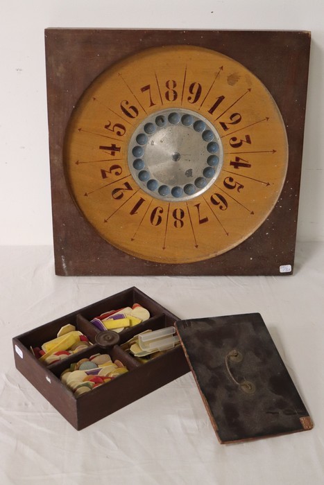 JEU DE BOULE à table en bois et métal. 38...