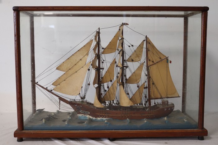 MAQUETTE de voilier 3 mâts en bois BA 1975,...