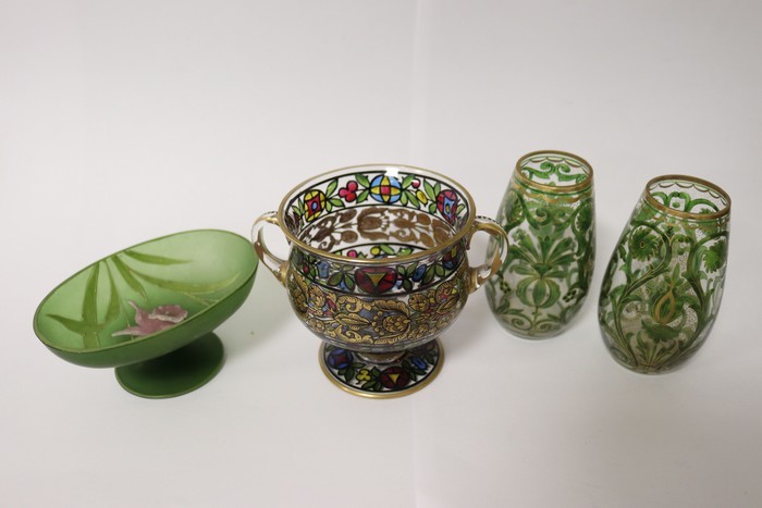 PAIRE DE PETITS VASES MINIATURES en verre...