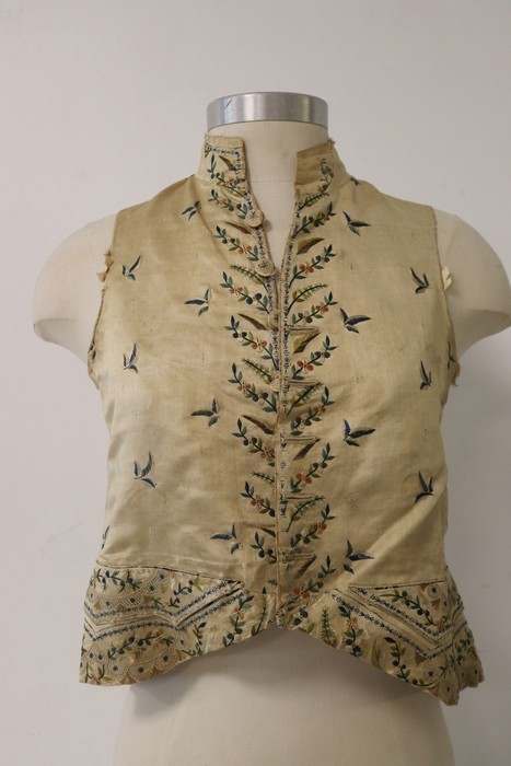 GILET droit d'enfant de style XVIIIe siècle,...