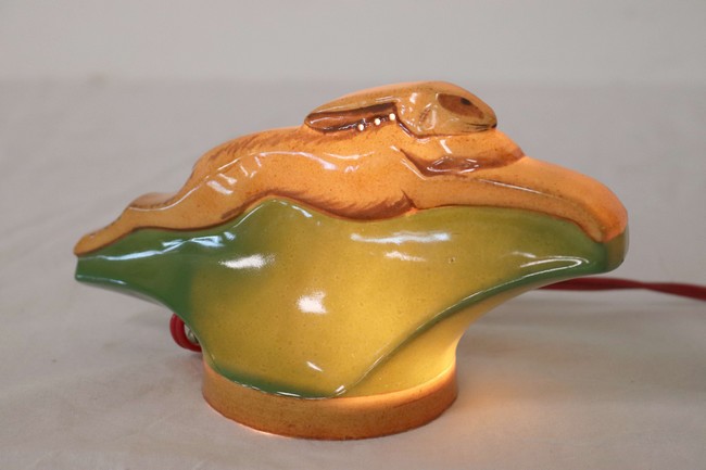 LAMPE veilleuse en porcelaine émaillée polychrome...