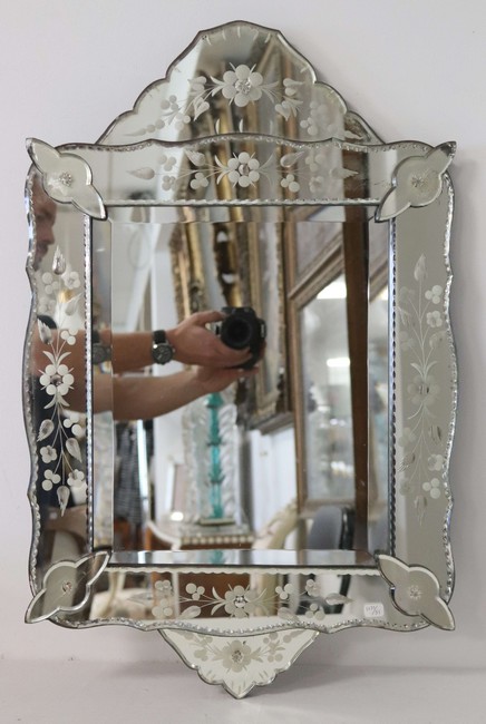 MIROIR dit de Venise, rectangulaire biseauté,...
