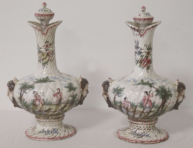 PAIRE DE HAUTS VASES couverts en faïence...