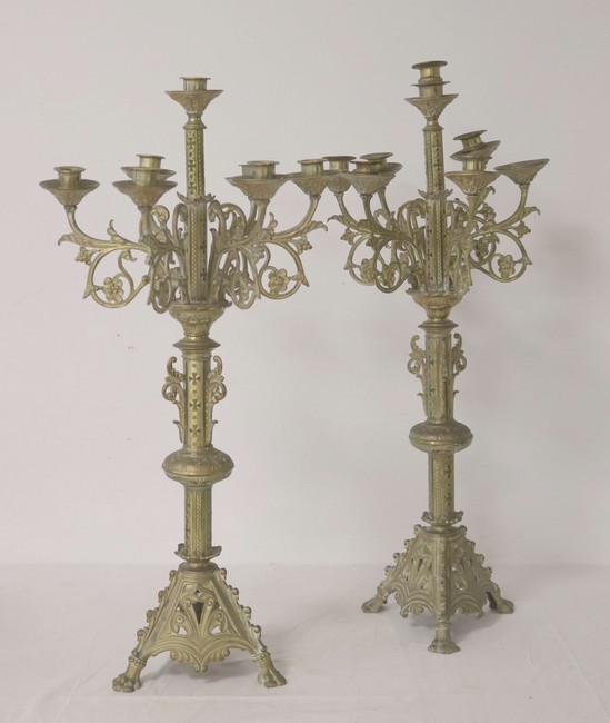 PAIRE DE CANDELABRES à sept lumières en bronze...