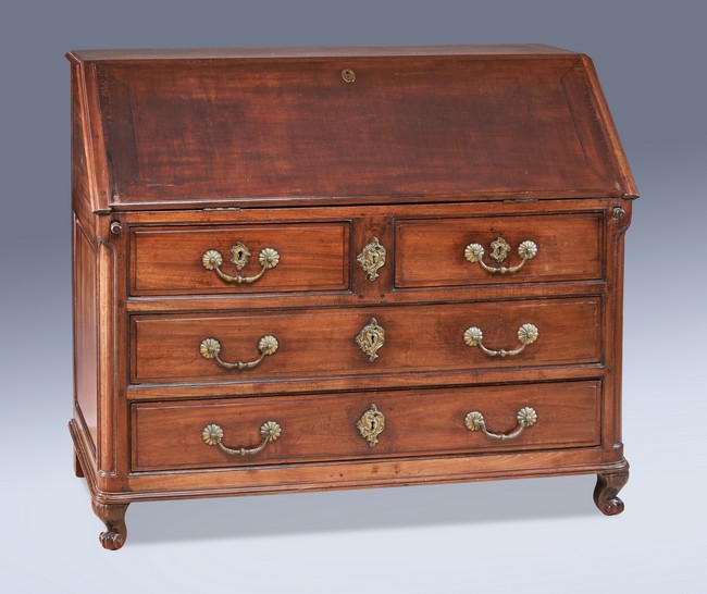 COMMODE scribanne en acajou, ouvrant par...
