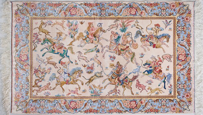 TAPIS D'ORIENT en laine et soie à décor de...