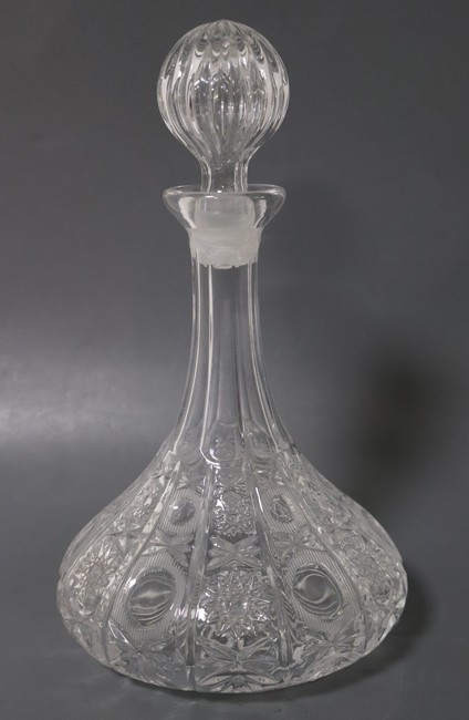 CARAFE à décanter en verre moulé pressé,...